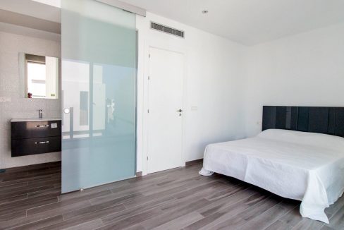 9dormitorio + baño principal